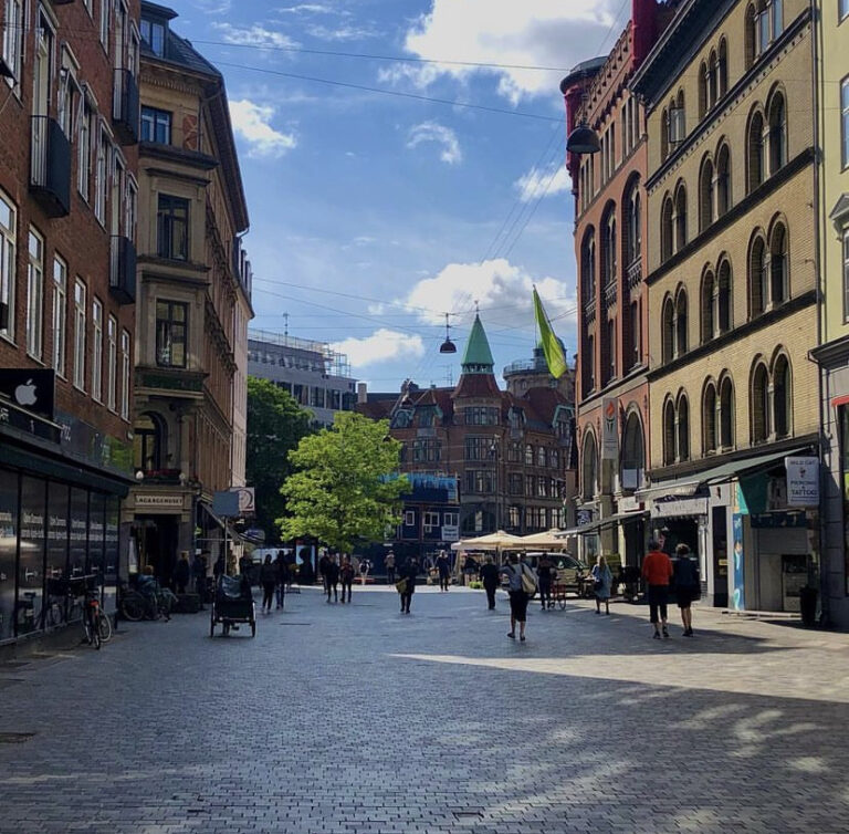 Alone & Abroad: a liberating and daunting experience